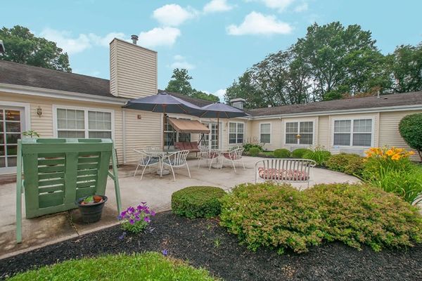 The Courtyard at Newark Assisted Living - image 1