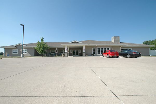 Windsor Manor Webster City - image 1
