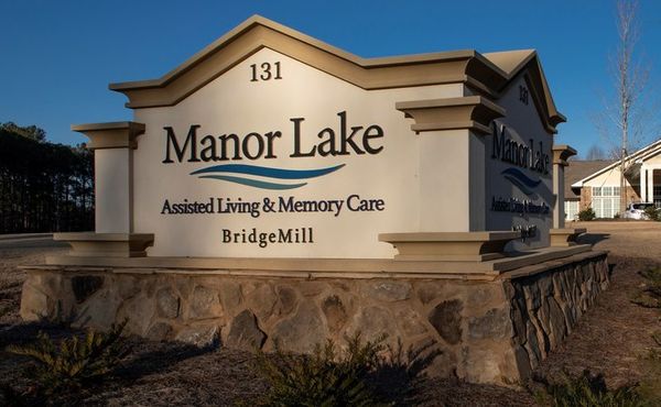 Manor Lake Bridgemill - image 1