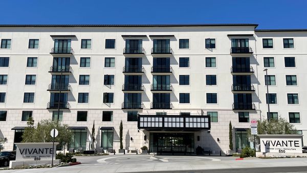 Vivante Newport Center - image 1