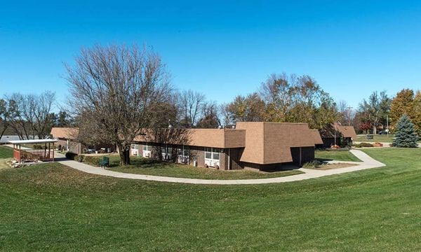 Sabetha Manor - image 1