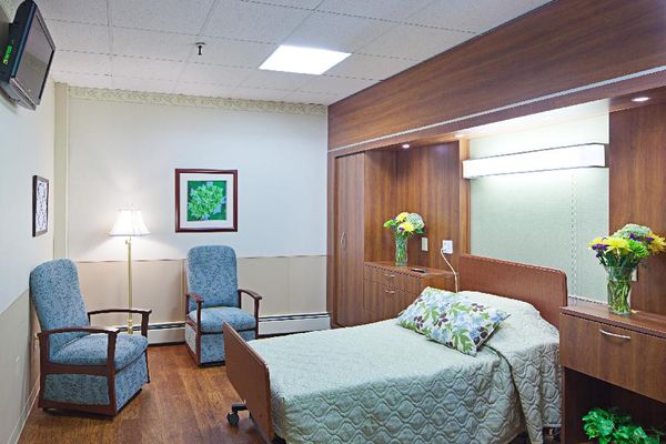 Complete Care at Glendale - image 1