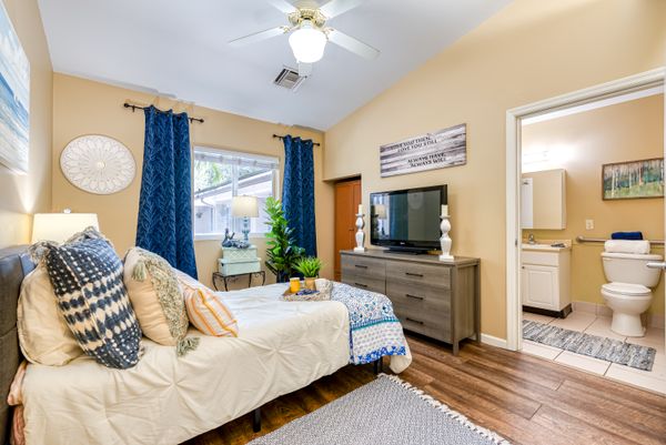 Cottages at Palm Beach - image 1
