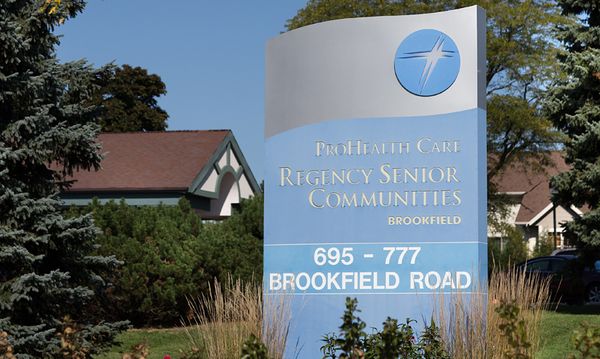 Regency Brookfield - image 1