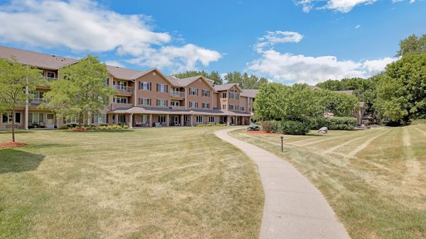 Lodge At White Bear - image 1