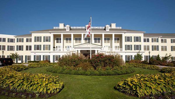 Atria On Roslyn Harbor - image 1