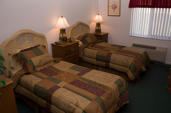 Baytree Lakeside - image 1