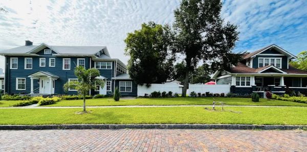 Azalea Manor - image 1