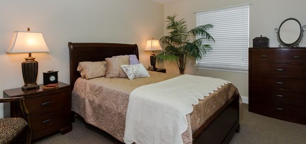 Twin Oaks Estate - image 1