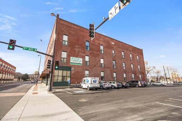 Skylight Gardens Apartments - image 1