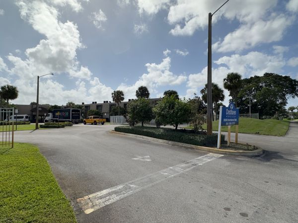 Cresthaven East - image 1