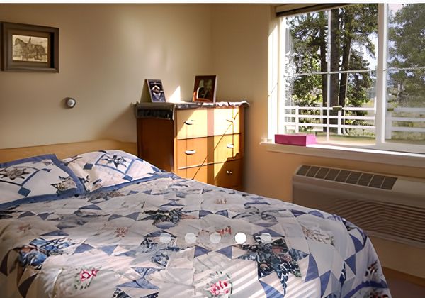 Maple Glen Assisted Living Community - image 1