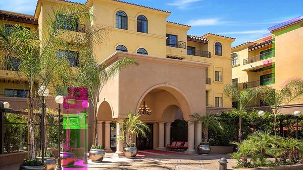 Atria Tarzana - image 1