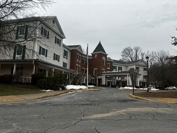 Charter Senior Living of Fredericksburg - image 1