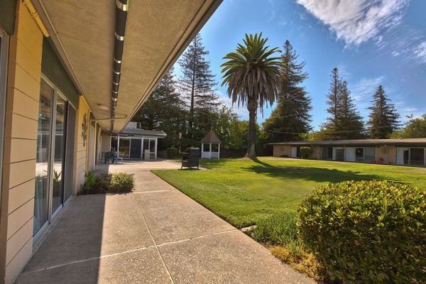 Windsor Elk Grove Care and Rehabilitation Center - image 1