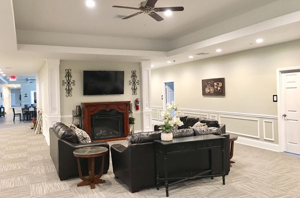 Rising Oaks Assisted Living - image 1