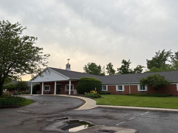 Carriage Inn Of Dayton - image 1