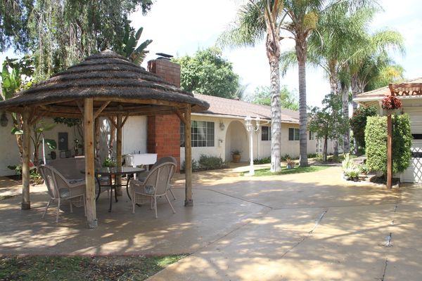 Gate Manor - image 1