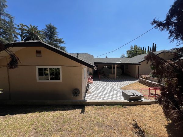 North Lake Villas - image 1