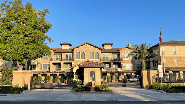 Capriana Oakmont Signature Senior Living - image 1