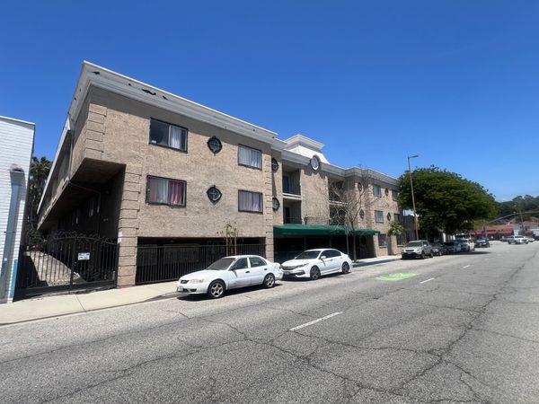 Los Feliz Gardens - image 1