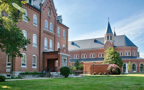 Mount Carmel Senior Living in O'Fallon - image 1