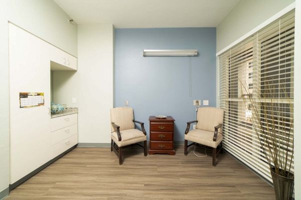 Parklane West Healthcare Center - image 1
