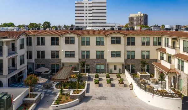Oakmont Of Huntington Beach - image 1