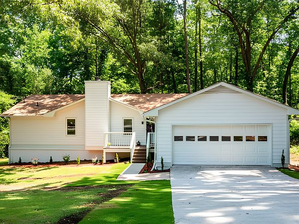 Schnora's Happy Home - image 1