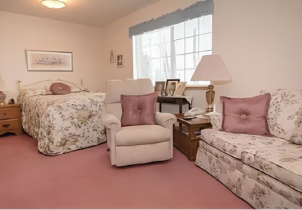 Colonial Court - image 1