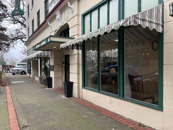 The Evergreen Inn At Vancouver - image 1