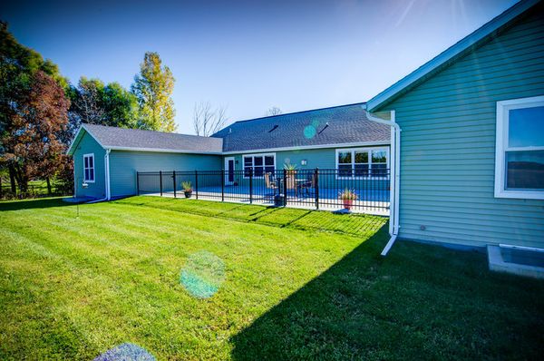 Mayberry Manor of Oshkosh - image 1