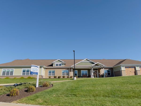 Azura Memory Care of Oak Creek - image 1