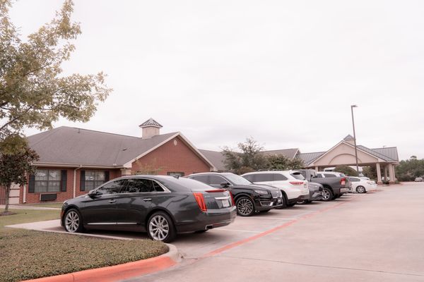 Park Manor of the Woodlands - image 1