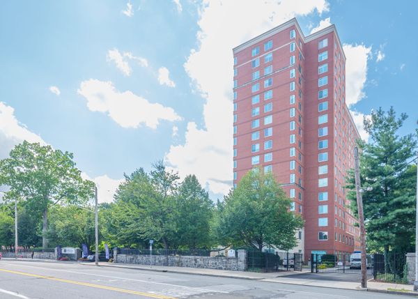Five Star Premier Residences of Yonkers - image 1