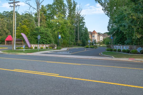 The Villas Senior Living of Manalapan - image 1