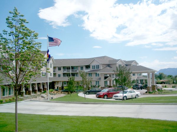 Summit Glen Gracious Retirement Living - image 1