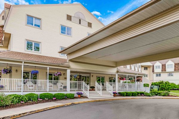 Holiday Village Gate of Farmington - image 1