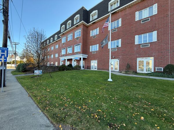 Cherry Hill Manor - image 1