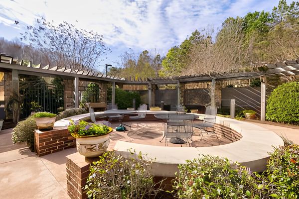 Regency Pointe - image 1