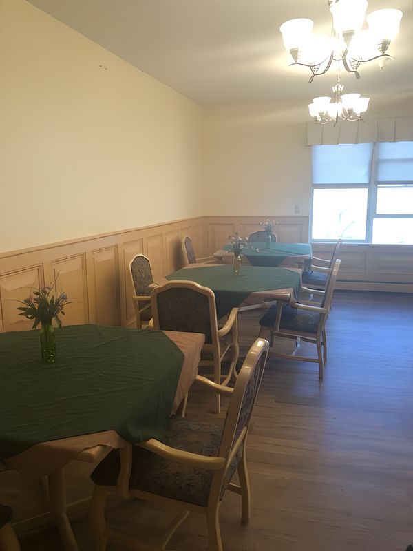 Hall Dale Manor - image 1