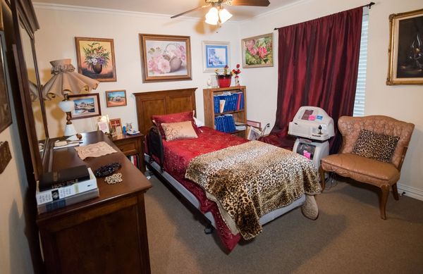 Traditions Senior Living and Memory Care - image 1