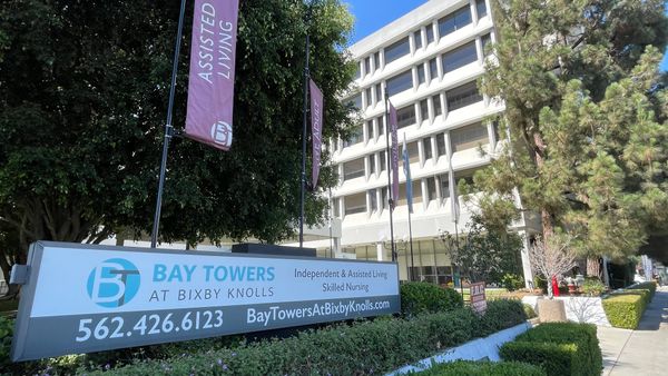 Bay Towers at Bixby Knolls - image 1