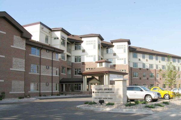 New Perspective Senior Living - Island Shores - image 1