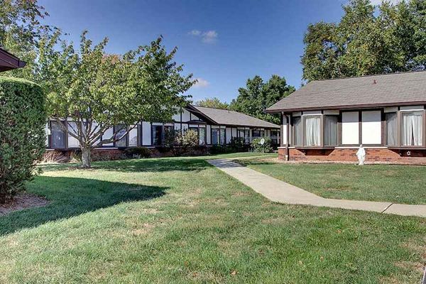 The Villas Senior Care Community West - image 1