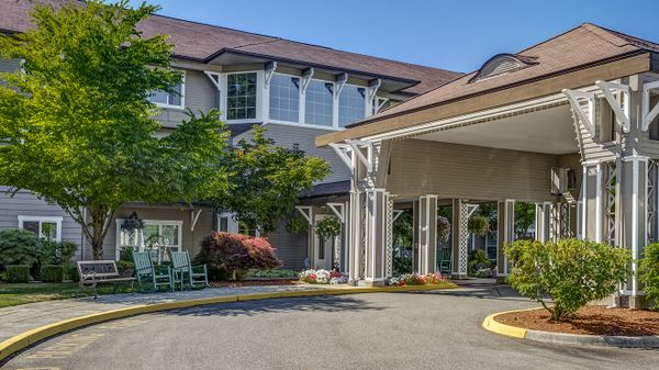 Holiday Willow Gardens - image 1