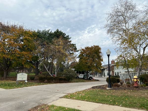 Laurel Oaks Senior Living - image 1