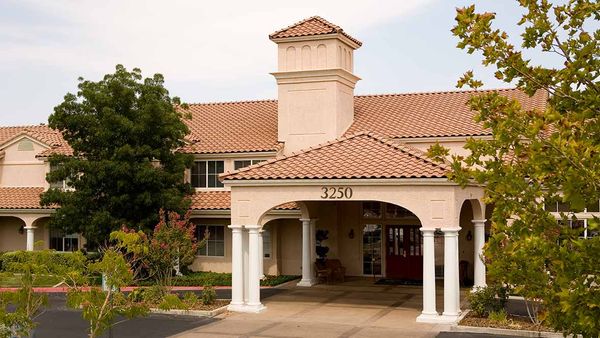 Oakmont Of The Lakes - image 1