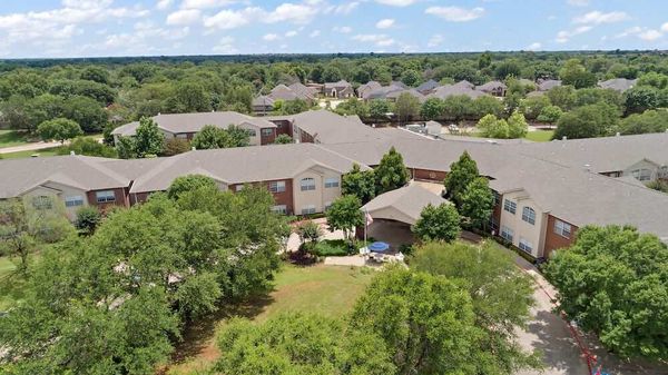 Morada Lake Arlington - image 1