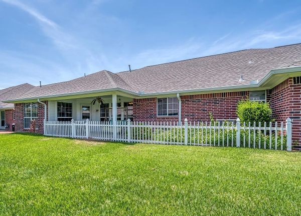East Texas Alf Reunion Inn - image 1